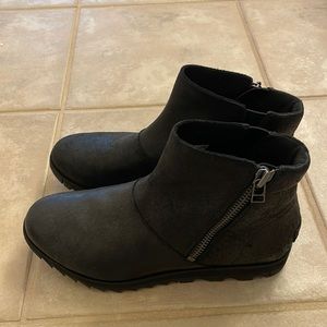 Sorel Black leather booties